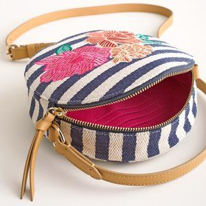 🆕🏷️Striped Floral-Embroidered Crossbody Bag 🌸🎀